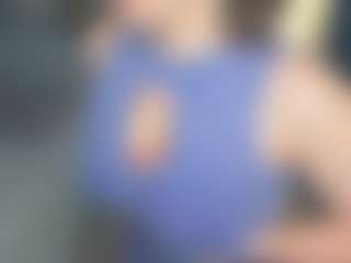 Live cam show with MaeChesser - Raven Hair on Soda Cam