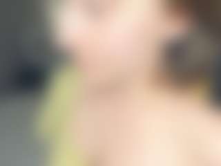 Live cam show with MaeChesser - Raven Hair on Soda Cam