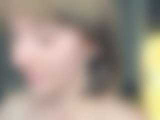 Live cam show with MaeChesser - Green Eyes on PervPlay.com