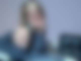 Live cam show with MaeChesser - Camel Toe on Cam Slut