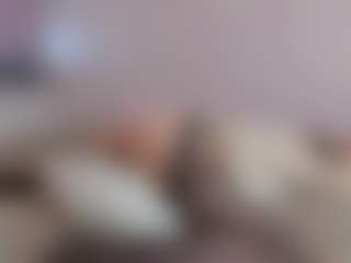 Live cam show with MaeChesser - Green Eyes on CamClone