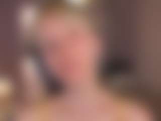 Live cam show with MaeChesser - Raven Hair on Milfs Live