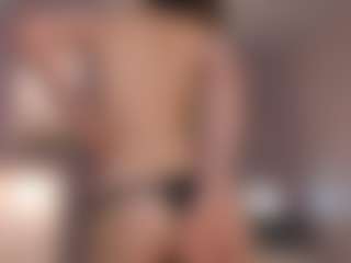 Live cam show with MaeChesser - Raven Hair on Camiplay Live