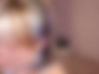 Live cam show with MaeChesser - Camel Toe on Camsoda