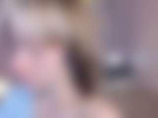 Live cam show with MaeChesser - Raven Hair on madthumbs