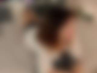 Live cam show with Malvina - Brown Eyes Brown Hair on TeamSkeetLive