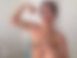 Live cam show with Akemi - Pretty on live.xheat.ai