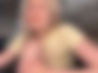 Live cam show with SilviaHambelton - Middle Aged on Dolls Live