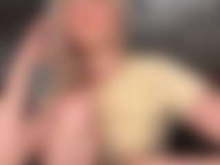 Live cam show with SilviaHambelton - Middle Aged on liverealitysex.com