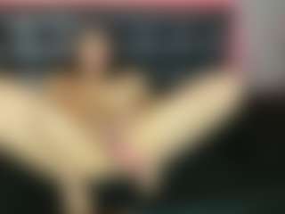 Live cam show with Isabella-T - Athletic on Mixed Magazine Live