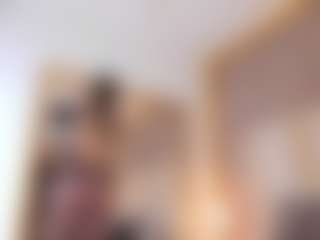 Live cam show with LaurenCarterr - Public MILF on Chatstar