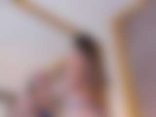 Live cam show with LaurenCarterr - Skinny MILF on SmokeAndPoke