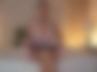 Live cam show with LaurenCarterr - Amateur MILF on CamClone