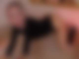 Live cam show with LaurenCarterr - Curvy MILF on alttransgirls