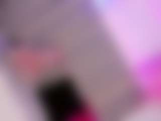 Live cam show with Ninaa-Keyli - Smoking on xheatlive.com