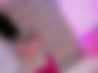 Live cam show with Ninaa-Keyli - Smoking on Milf Play