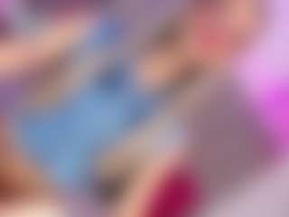 Live cam show with Ninaa-Keyli - Tiny Tits on Camsoda