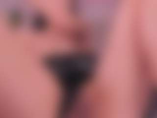 Live cam show with Divine-Madness - Skinny on TeamSkeetLive