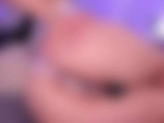 Live cam show with Divine-Madness - Shaved Pussy on AdultVida.com