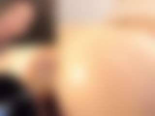 Live cam show with Divine-Madness - Flashing on madthumbs