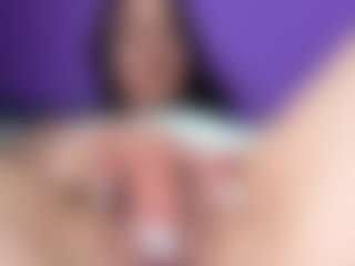 Live cam show with BritneyQuenn18 - Fingers on Dolls Live