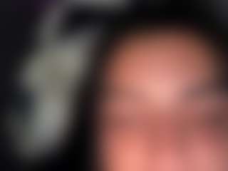 Live cam show with BritneyQuenn18 - Longlegs on madthumbs