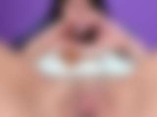 Live cam show with BritneyQuenn18 - Fingering Teen (18+) on SpunkLive