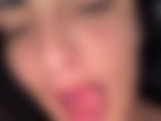 Live cam show with BritneyQuenn18 - Strip on Mixed Magazine Live