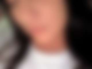 Live cam show with BritneyQuenn18 - Striptease on xxxlivecams.org