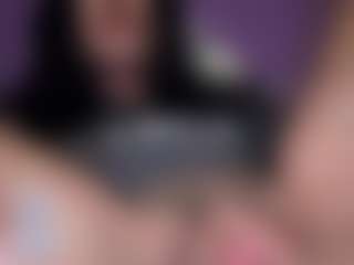 Live cam show with BritneyQuenn18 - Pornstar Amateur on TeamSkeetLive