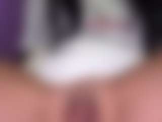 Live cam show with BritneyQuenn18 - Skinny on Camsoda