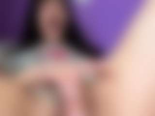 BritneyQuenn18's Live Sex Cam Show