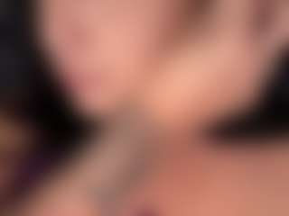 Live cam show with BritneyQuenn18 - Pinup on madthumbs