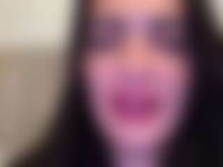 Live cam show with BritneyQuenn18 - Strip Mature on live.xheat.ai