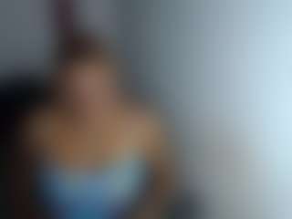Live cam show with Geicer - Shower on chickslive.net