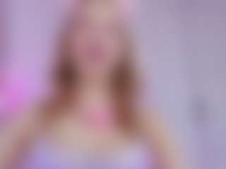 Live cam show with WildDestiny - Petite on AdultVida.com