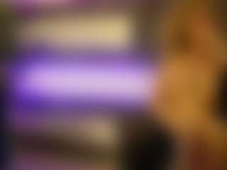 Live cam show with foxxy-milf - Blue Eyes on TeamSkeetLive