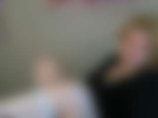 Live cam show with Michele - Fingers on friskycurves.com