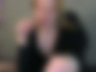 Live cam show with Michele - Lesbian on milfzrlive.com