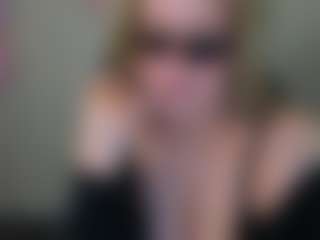 Live cam show with Michele - Ohmibod on milfzrlive.com