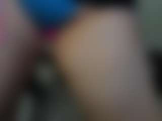 Live cam show with Michele - Hot on milfzrlive.com