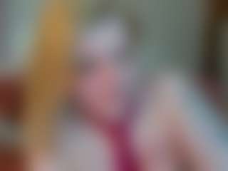 Live cam show with Michele - Green Eyes on SquirtSoMuch