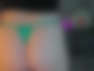 Live cam show with Michele - Lesbian on livesuperchat.net