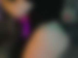 Live cam show with Michele - Blonde Hair on StripNow