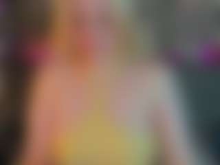 Live cam show with Michele - Lesbian on Uber Horny