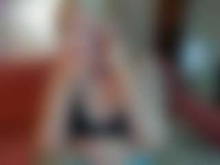 Live cam show with Michele - Blonde Hair Curvy on Fling VIP Chat