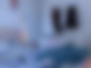 Live cam show with EvaColins - Skinny on Chatstar