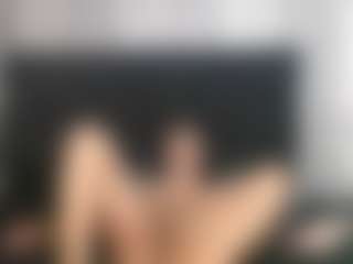 Live cam show with Alicee-Moonn - Lean on Uber Horny