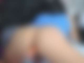 Live cam show with Alicee-Moonn - Black Hair on live18s.com