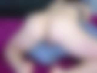 Live cam show with Alicee-Moonn - Orgasm on friskycurves.com